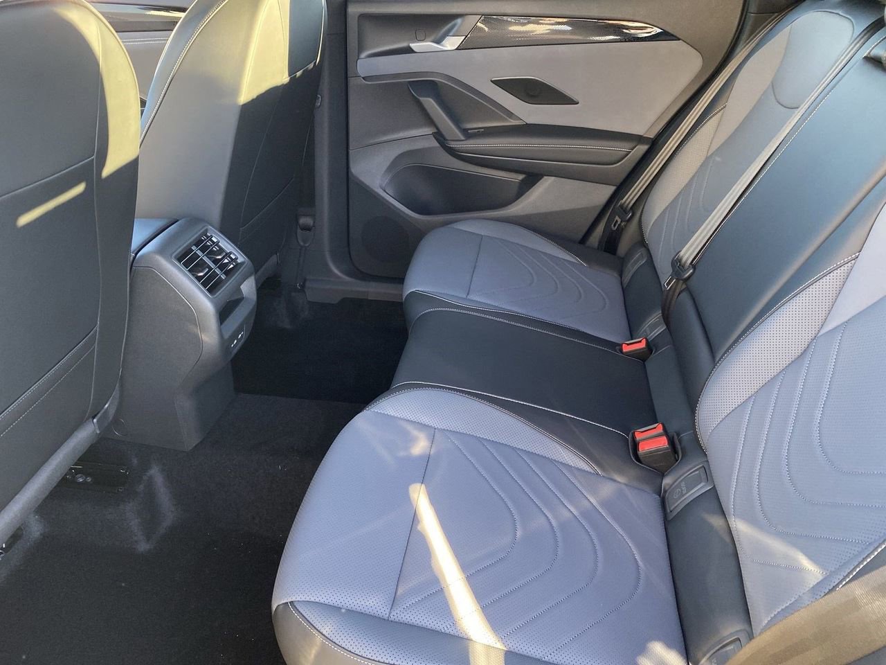 New 2026 Volkswagen Tiguan SE R-Line image 13