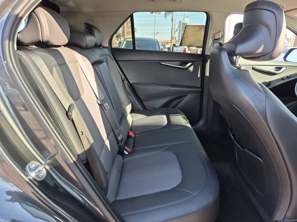 Certified 2025 Kia Niro EX FWD image 27