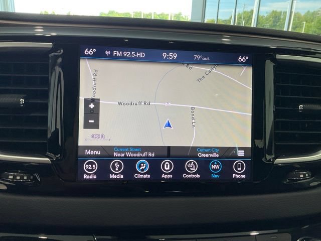 Used 2018 Chrysler Pacifica Touring-L Plus FWD image 11