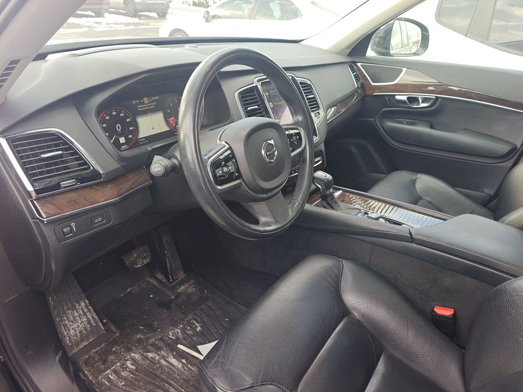 Used 2016 Volvo XC90 T6 Momentum w/ Momentum Plus Package image 9