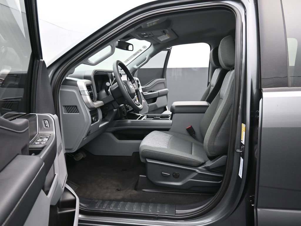 New 2026 Ford F250 XLT w/ XLT Premium Package image 3