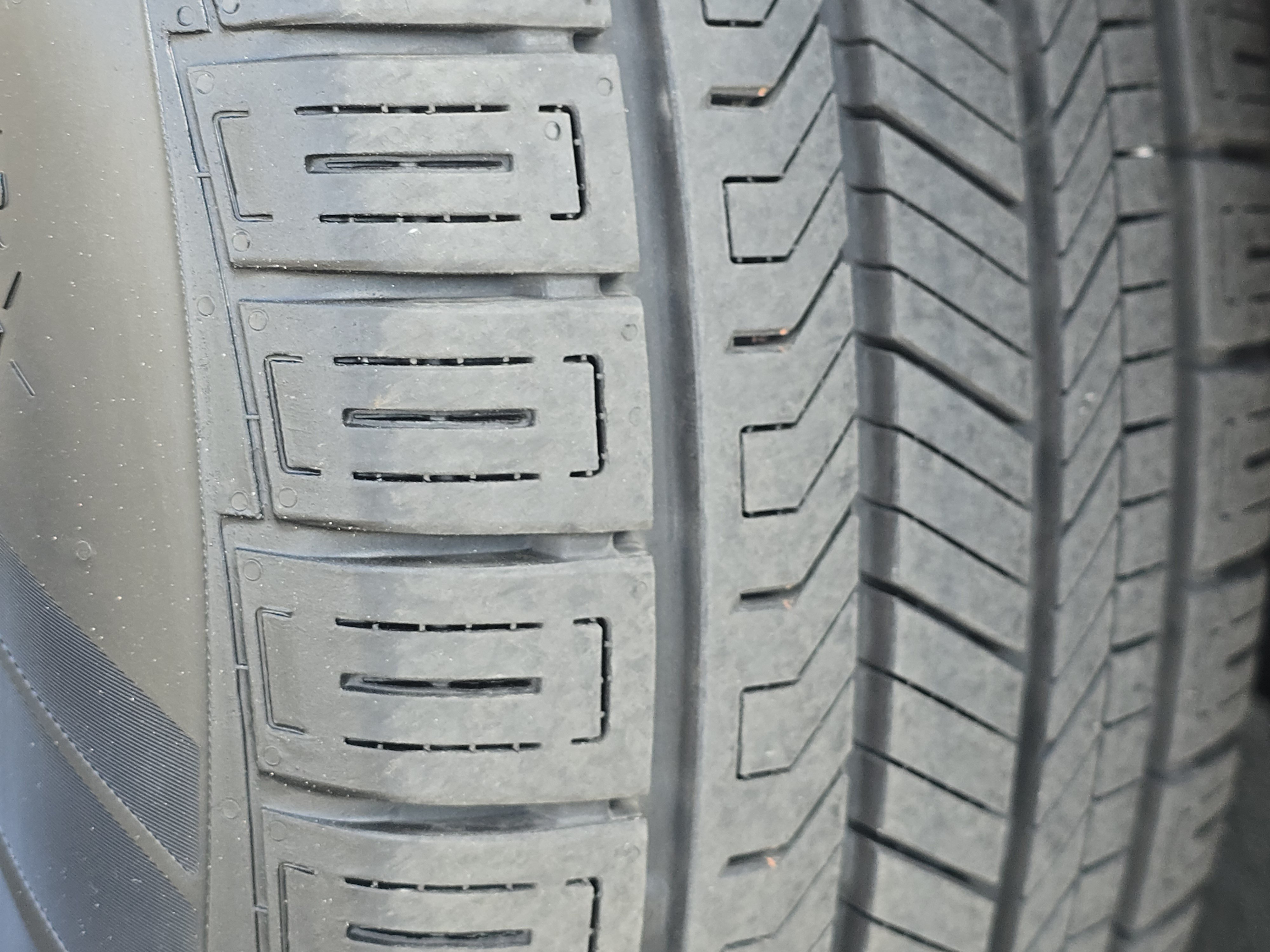 Used 2025 Genesis GV70 2.5T AWD/4WD image 16