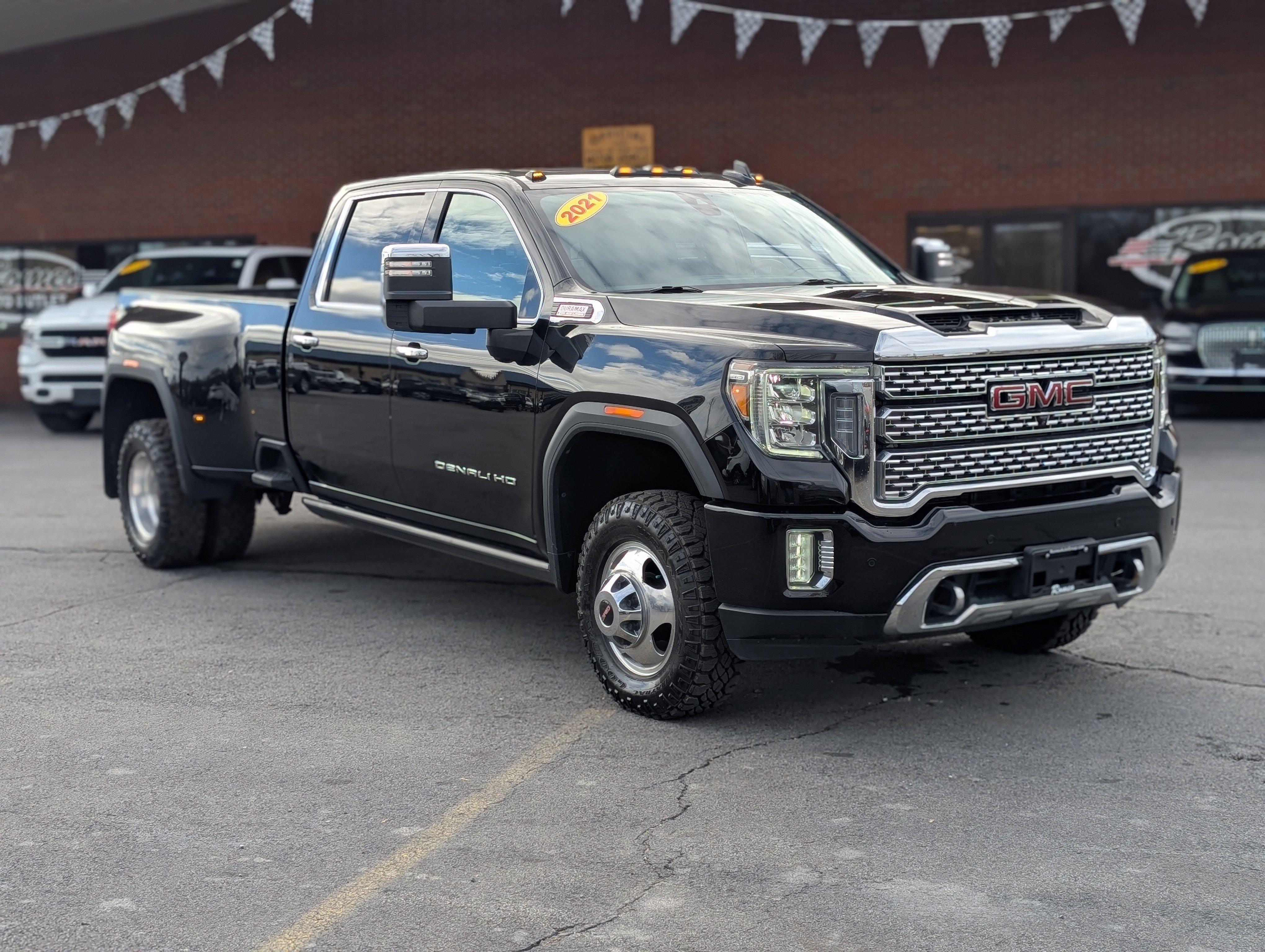 Used 2021 GMC Sierra 3500 Denali w/ Denali Ultimate Package image 14