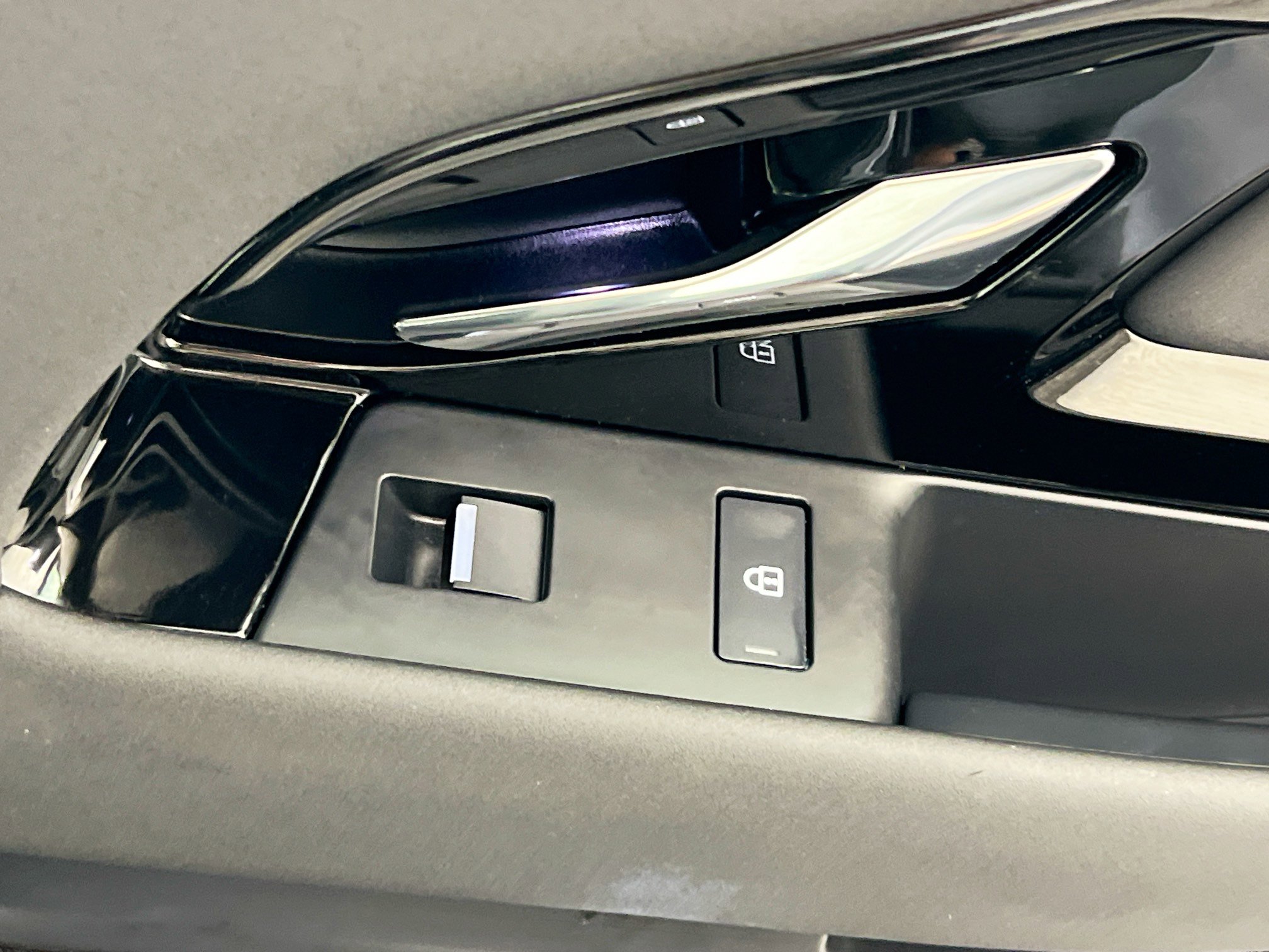 Used 2024 Land Rover Range Rover Evoque S image 31