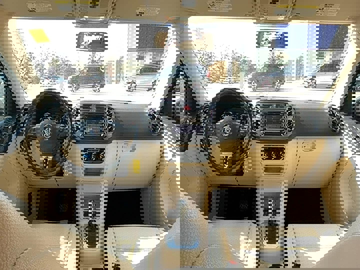 Used 2011 Volkswagen Tiguan SE image 14