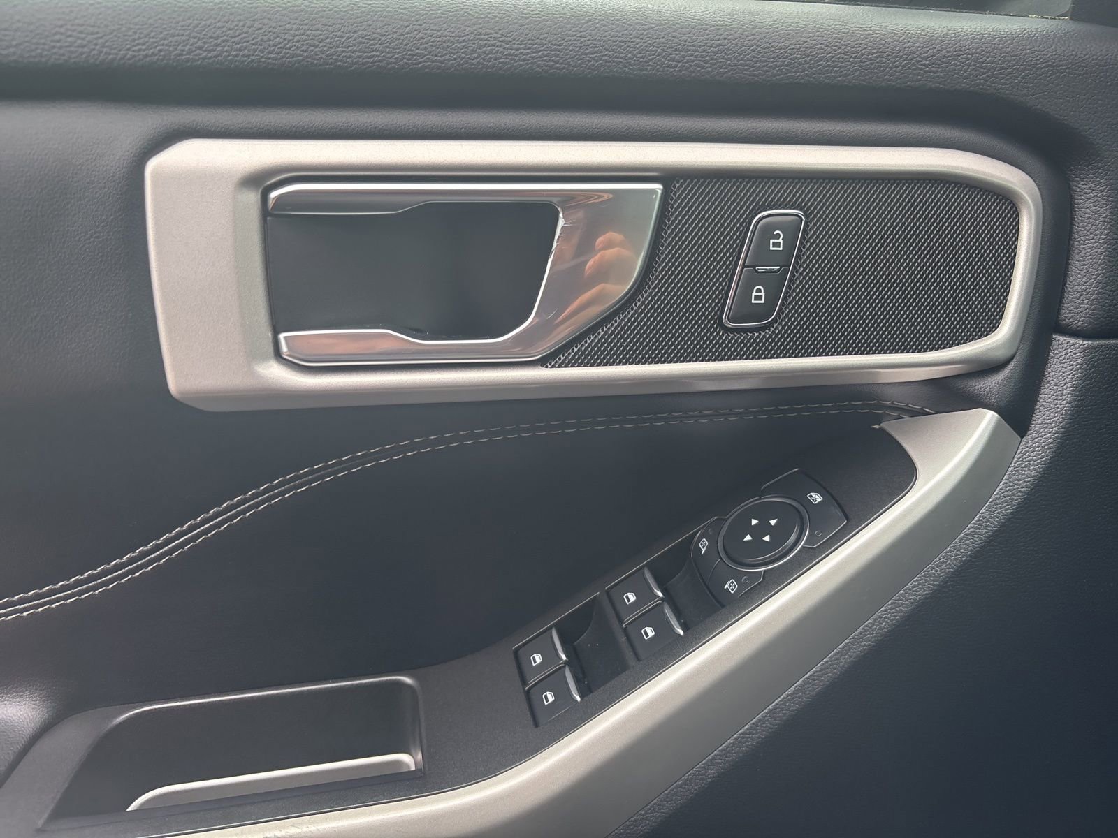 Used 2022 Ford Explorer XLT w/ Equipment Group 202A image 28