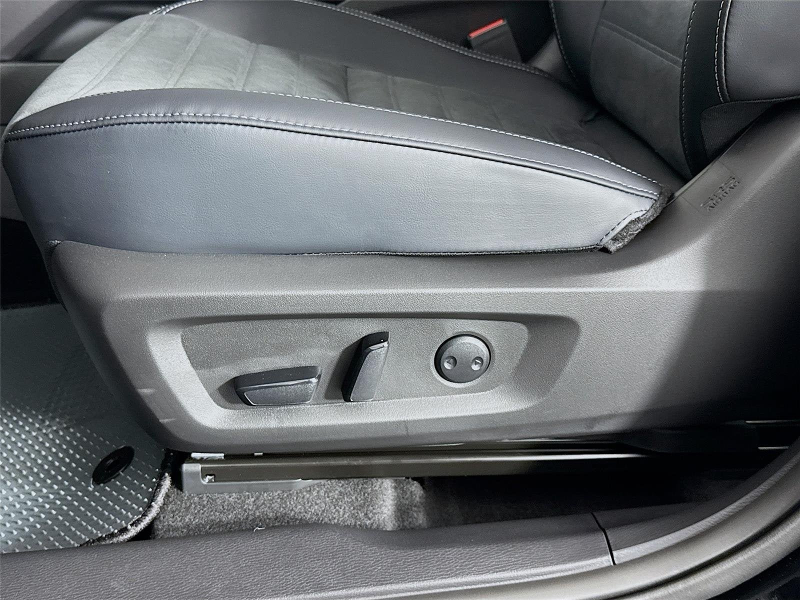 New 2026 Nissan Rogue SL AWD/4WD image 20