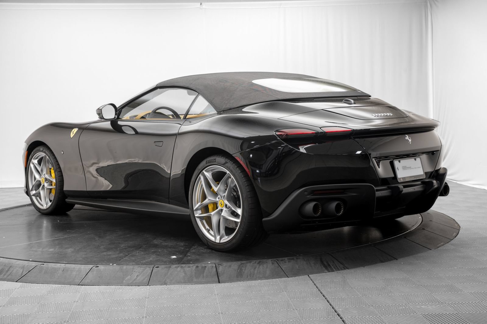 Used 2024 Ferrari Roma Spider RWD image 13