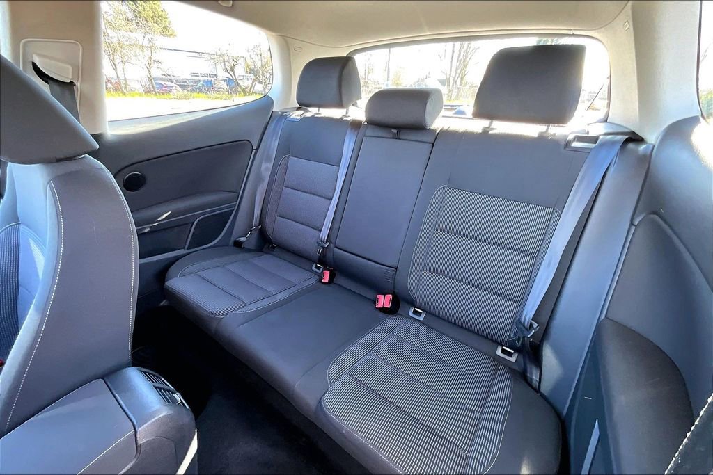 Used 2012 Volkswagen Golf 2-Door image 21