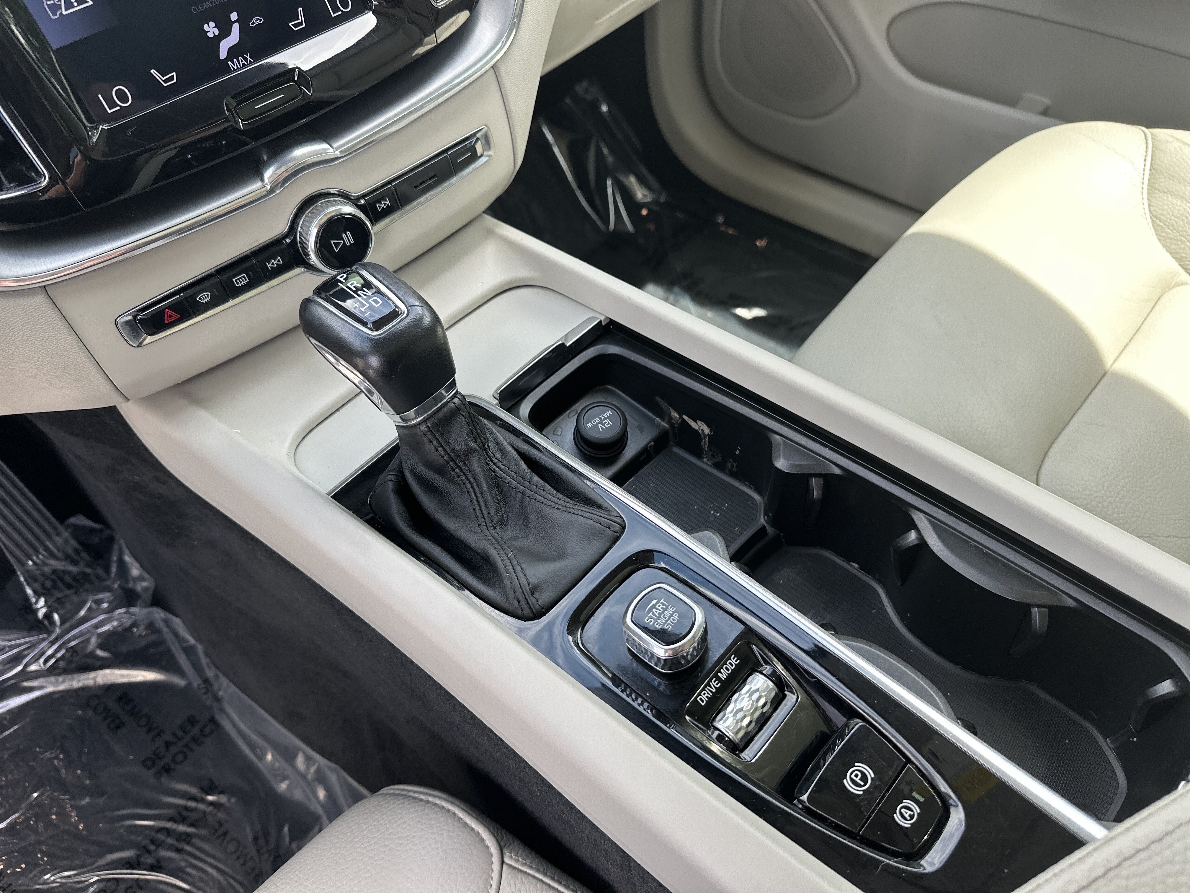 Used 2018 Volvo XC60 T6 Momentum w/ Convenience Package AWD/4WD image 26