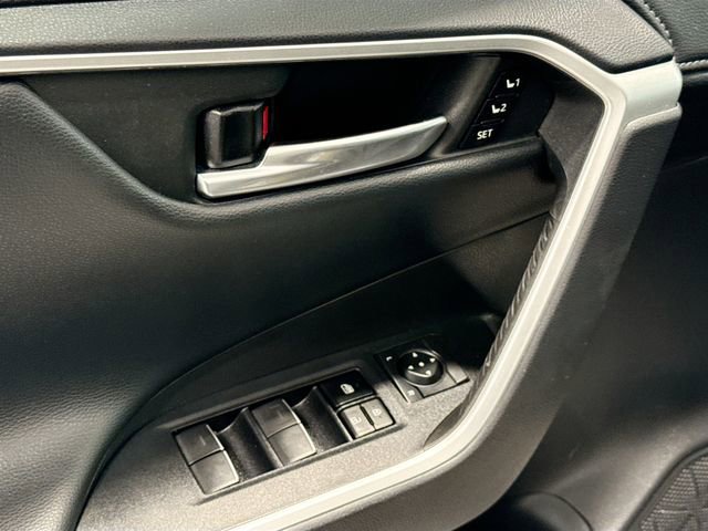 Used 2023 Toyota RAV4 Limited image 17