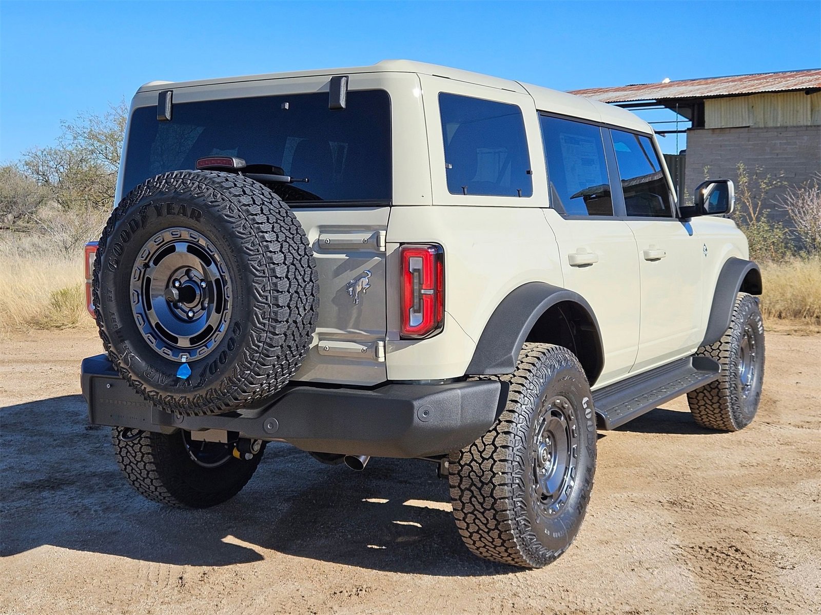 New 2025 Ford Bronco Outer Banks w/ Sasquatch Package image 5