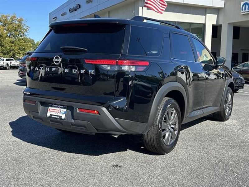 Used 2025 Nissan Pathfinder SV image 6