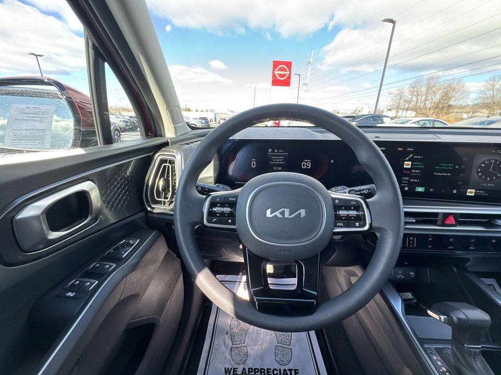 Used 2025 Kia Sorento LX image 14