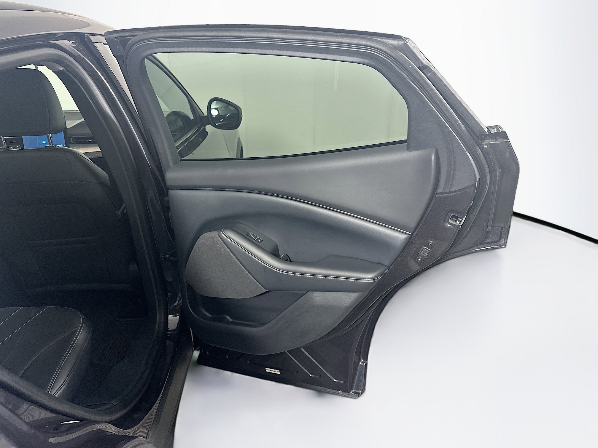 Used 2021 Ford Mustang Mach-E Select image 31