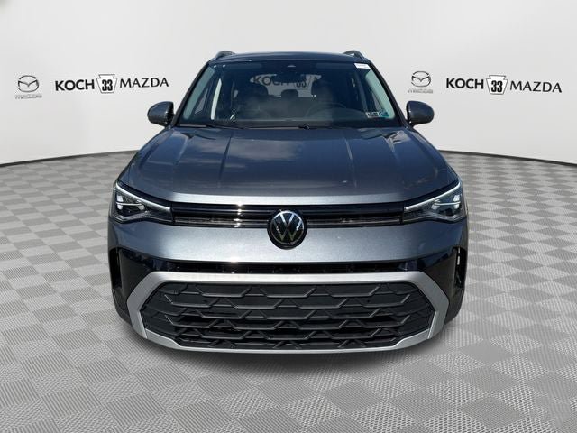 Used 2025 Volkswagen Taos SE FWD image 2