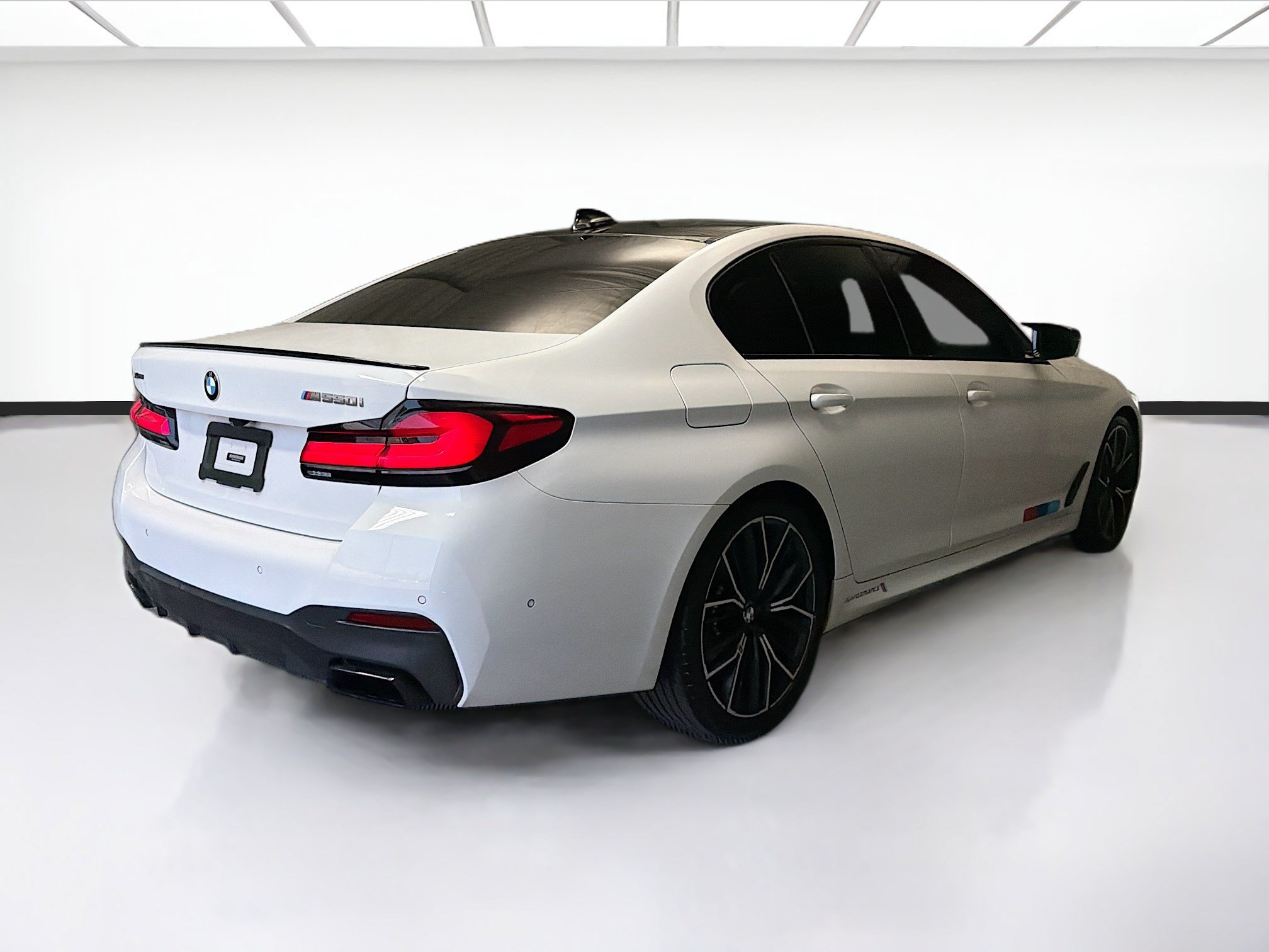 Used 2021 BMW M550i xDrive w/ Executive Package AWD/4WD image 4