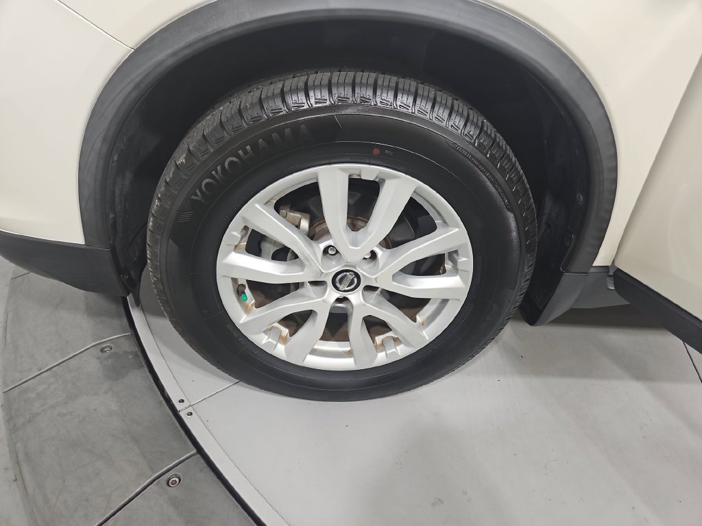Used 2017 Nissan Rogue SV AWD/4WD image 26