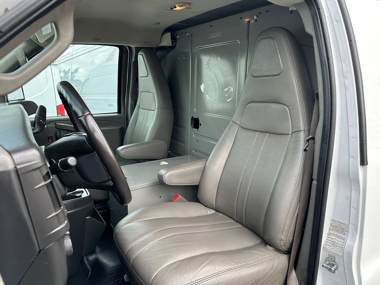 Used 2019 Chevrolet Express 3500 Extended w/ Driver Convenience Package RWD image 14