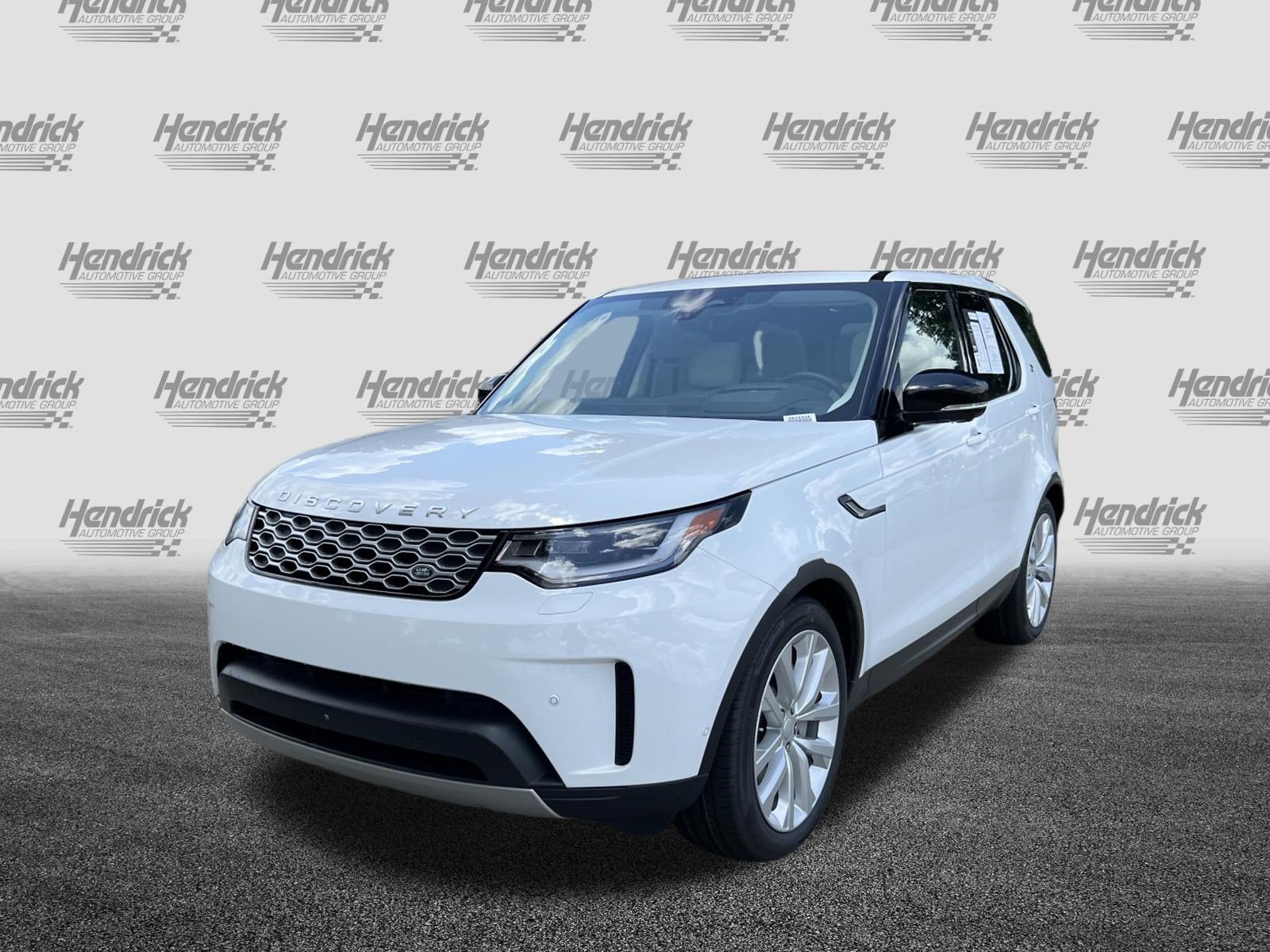 Used 2024 Land Rover Discovery S AWD/4WD image 5