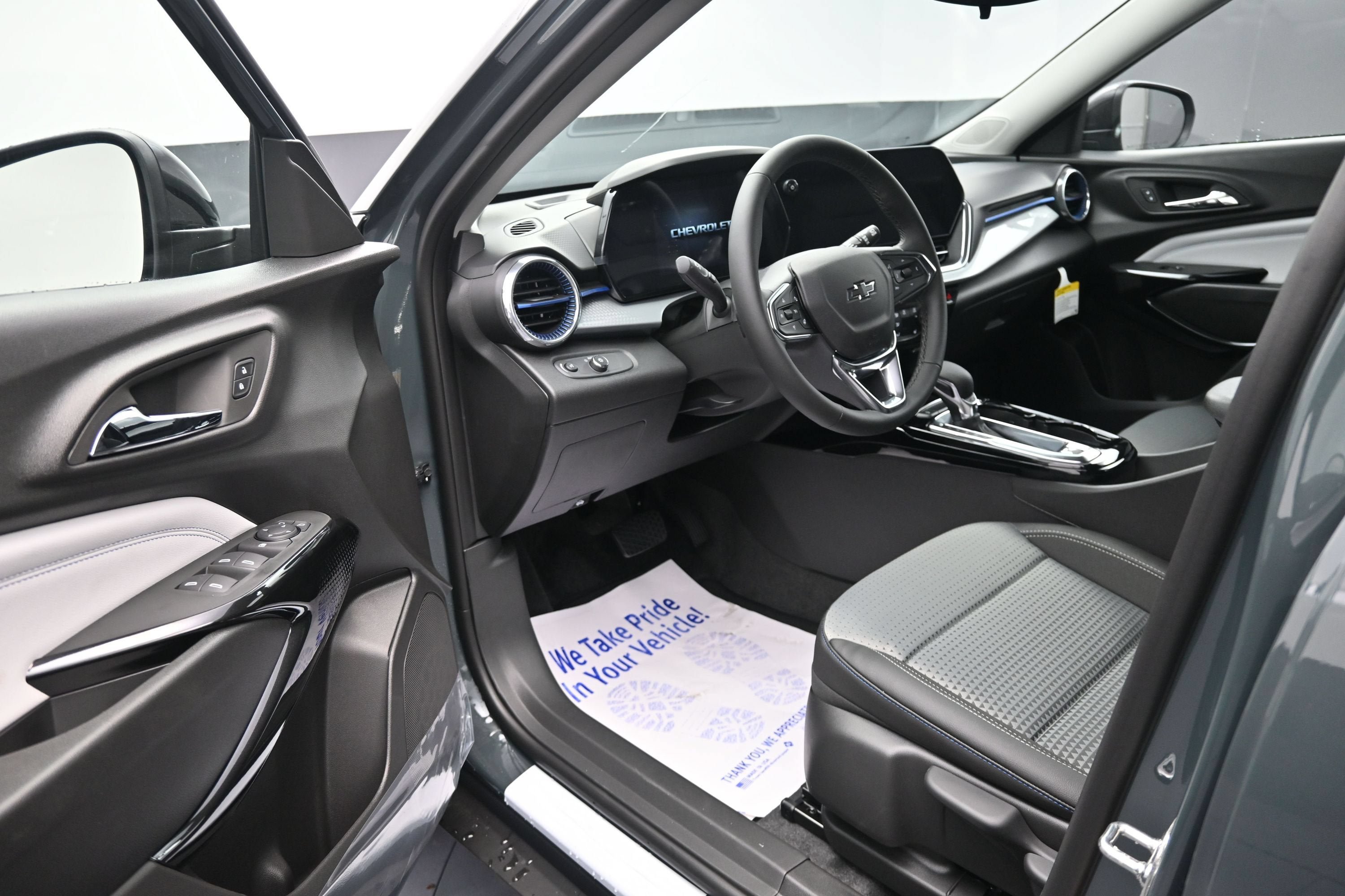 New 2026 Chevrolet Trax LT w/ Sunroof Package FWD image 10