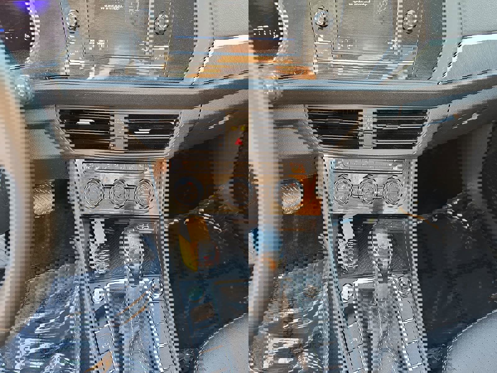 Used 2022 Volkswagen Jetta SE w/ Panoramic Sunroof Package image 23