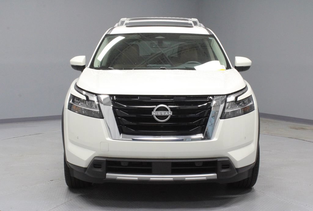 Used 2024 Nissan Pathfinder Platinum w/ Cargo Package AWD/4WD image 6