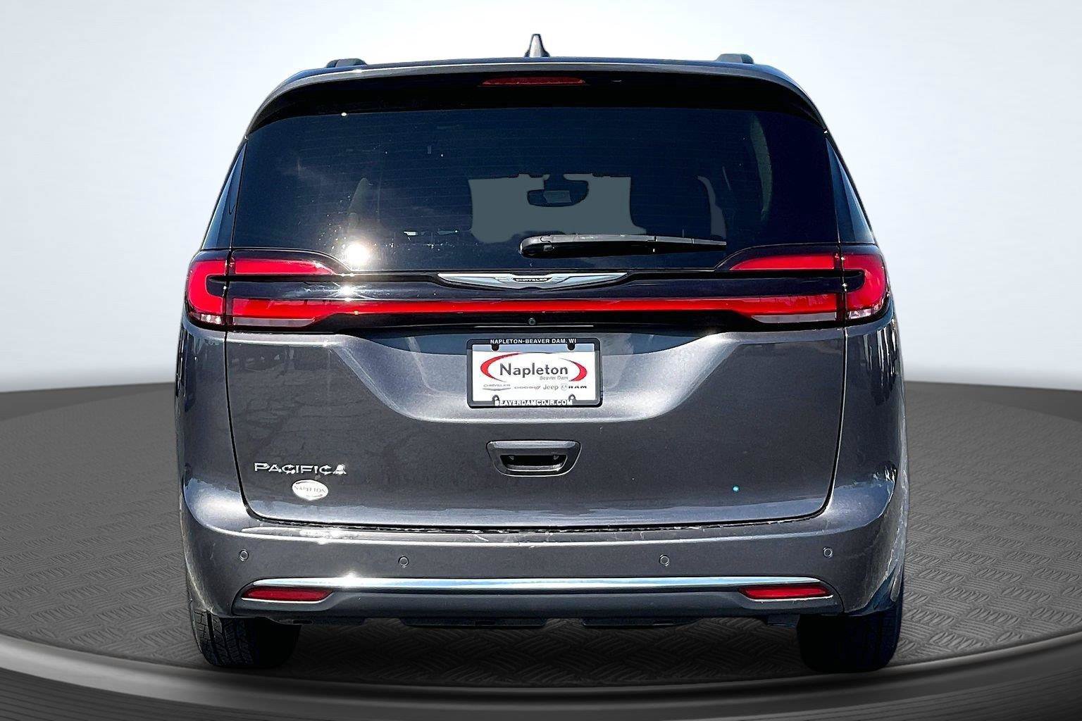 Used 2021 Chrysler Pacifica Touring w/ Cold Weather Group FWD image 4