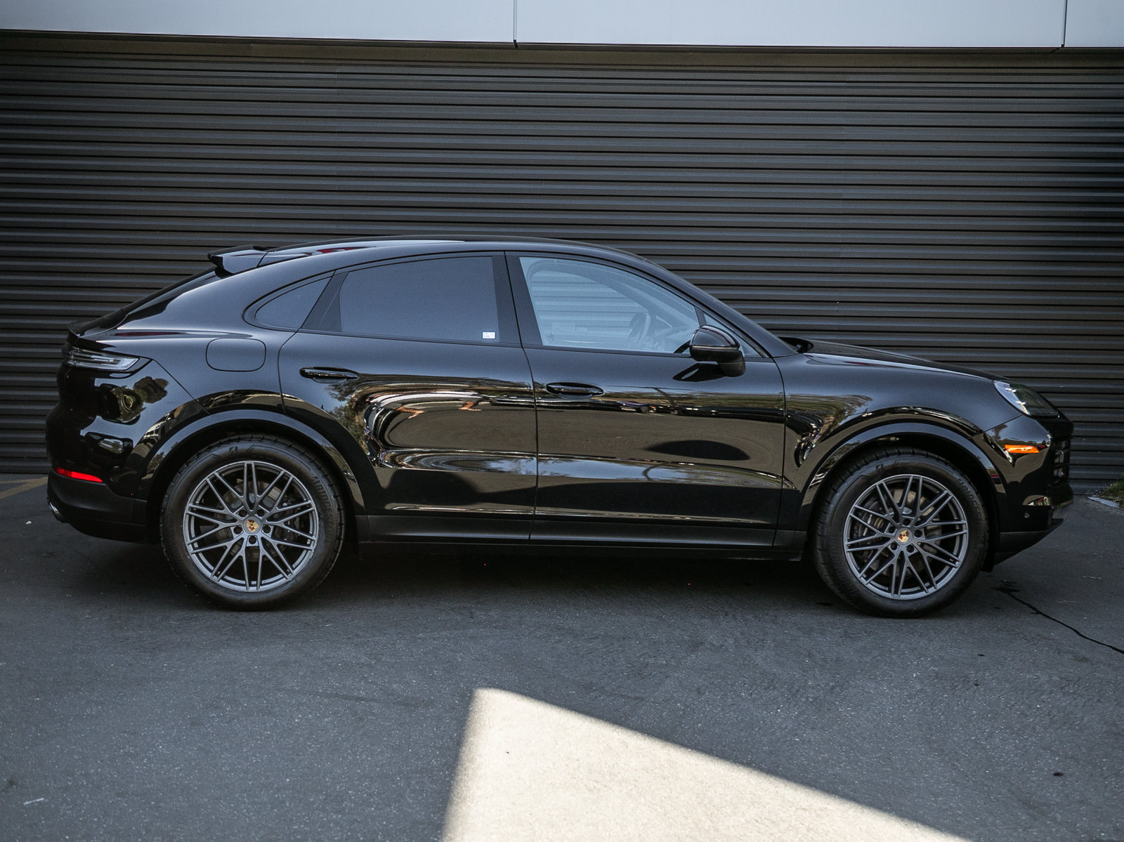 Certified 2025 Porsche Cayenne E-Hybrid Coupe AWD/4WD image 8