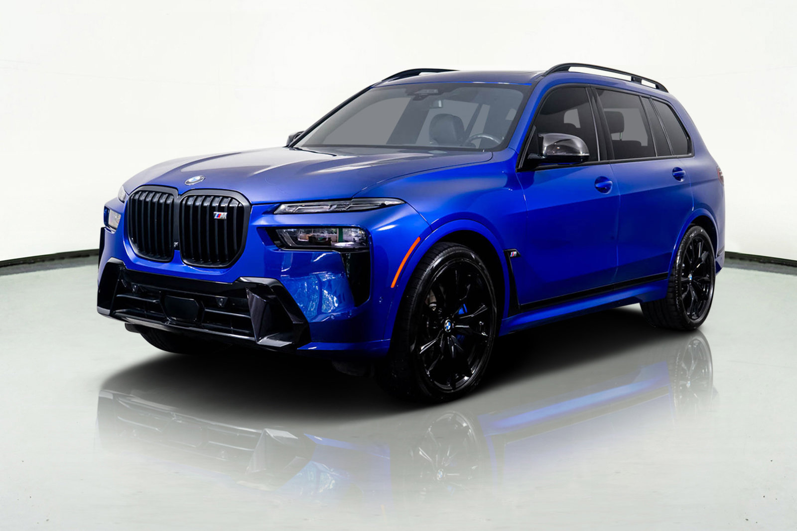 Used 2024 BMW X7 M60i w/ Premium Package image 18