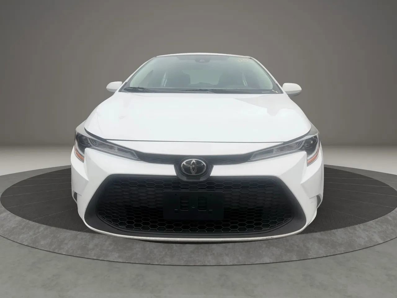 Used 2022 Toyota Corolla LE image 2