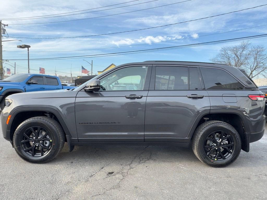 New 2026 Jeep Grand Cherokee Altitude image 4