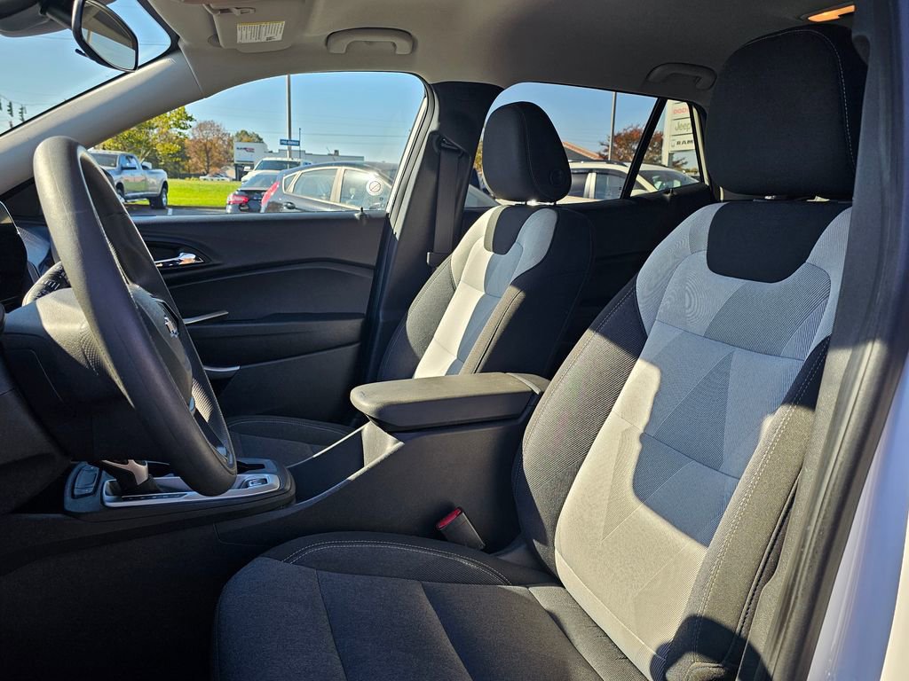 Used 2025 Chevrolet Trax LS image 10