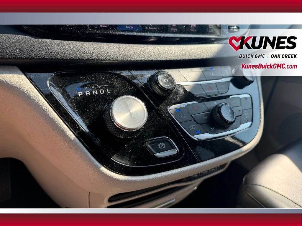 Used 2023 Chrysler Pacifica Touring-L FWD image 25