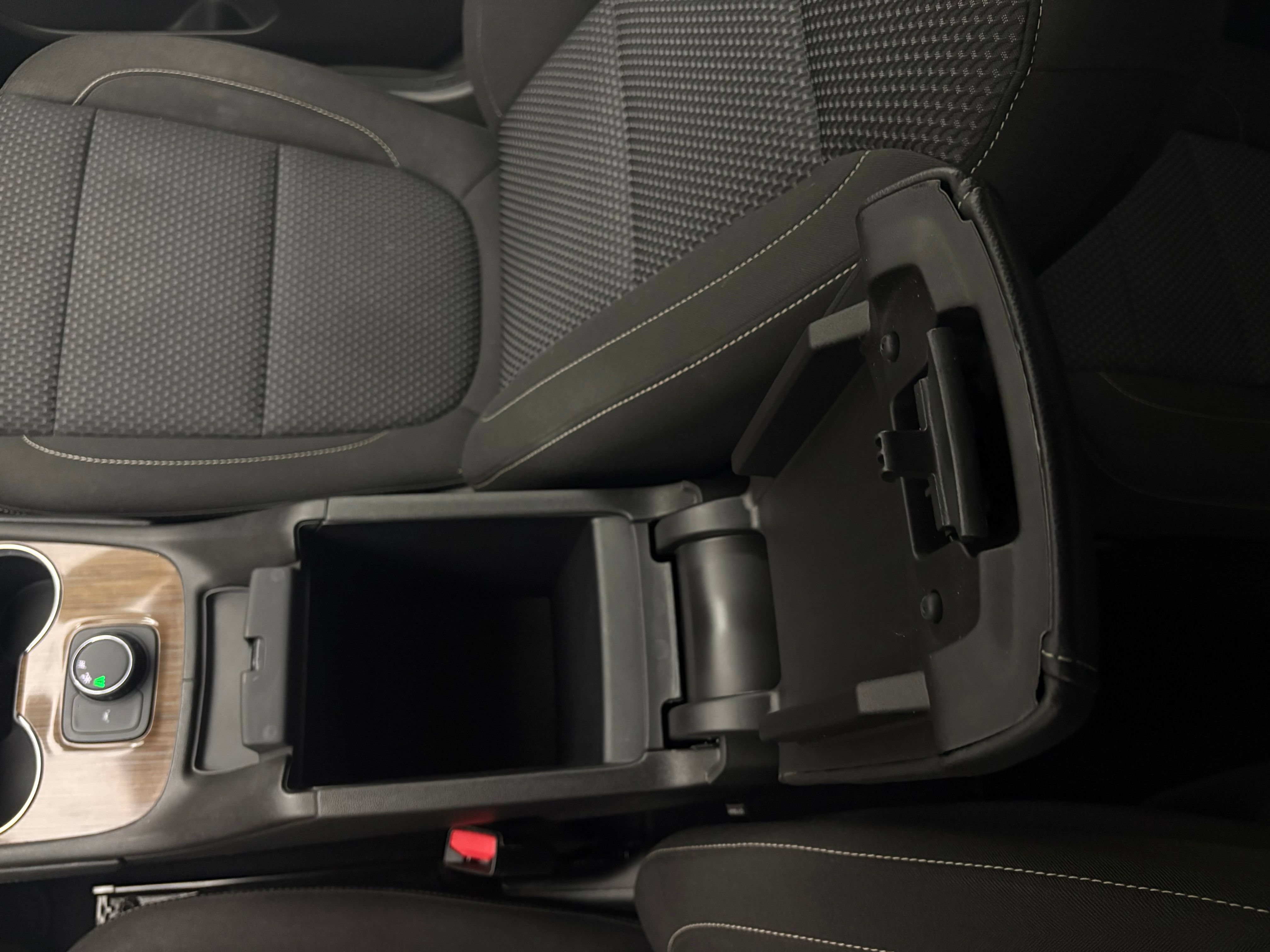 Used 2023 GMC Acadia SLE FWD image 28