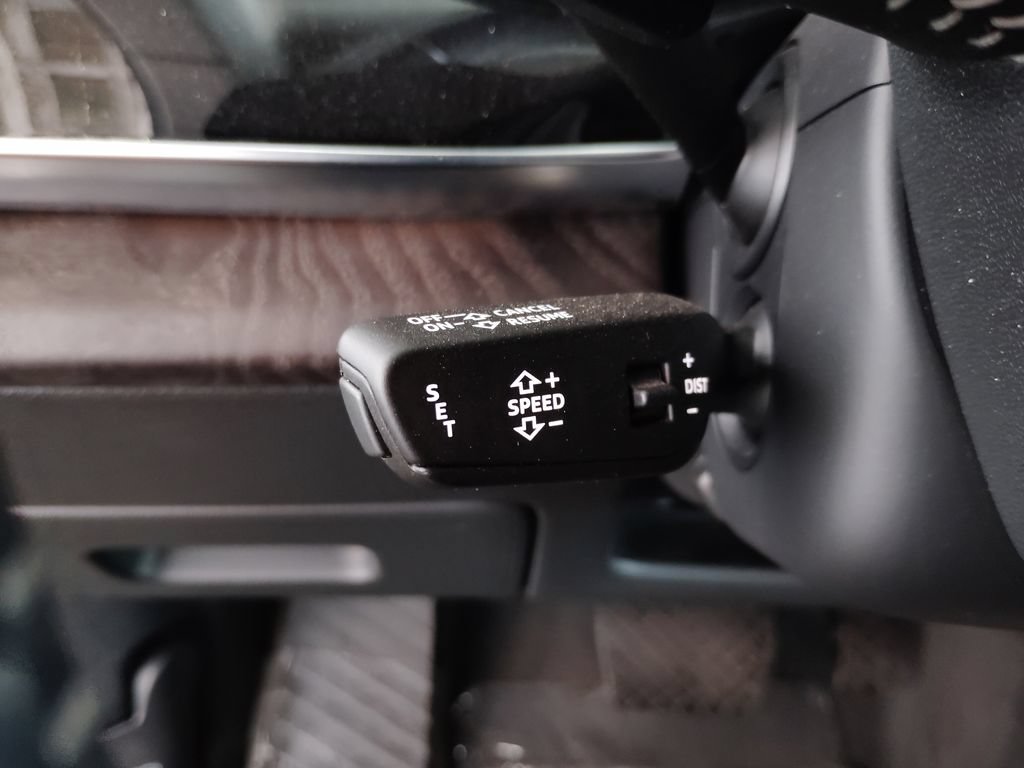 Used 2019 Audi Q8 Premium Plus w/ Premium Plus AWD/4WD image 32