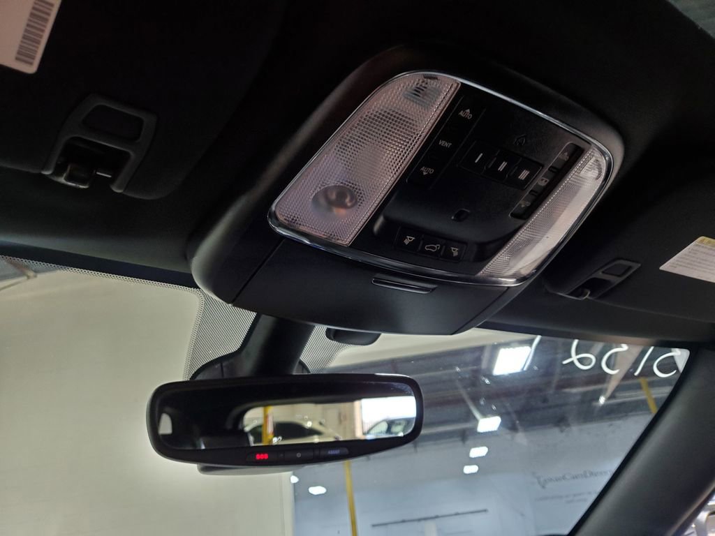 Used 2019 Jeep Grand Cherokee Limited w/ Luxury Group II RWD image 40