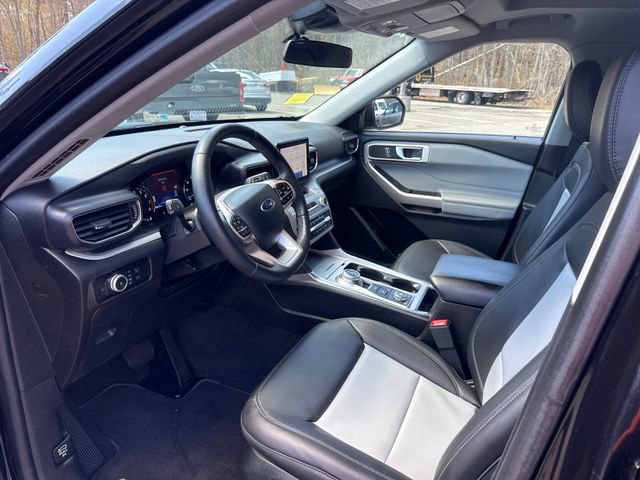Used 2023 Ford Explorer XLT w/ Equipment Group 202A AWD/4WD image 9