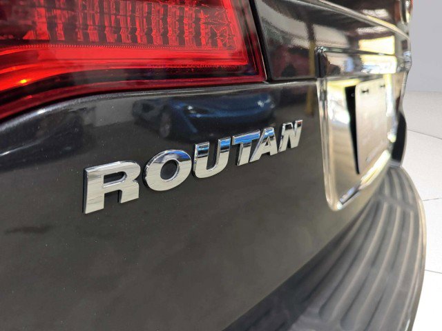 Used 2012 Volkswagen Routan S image 16