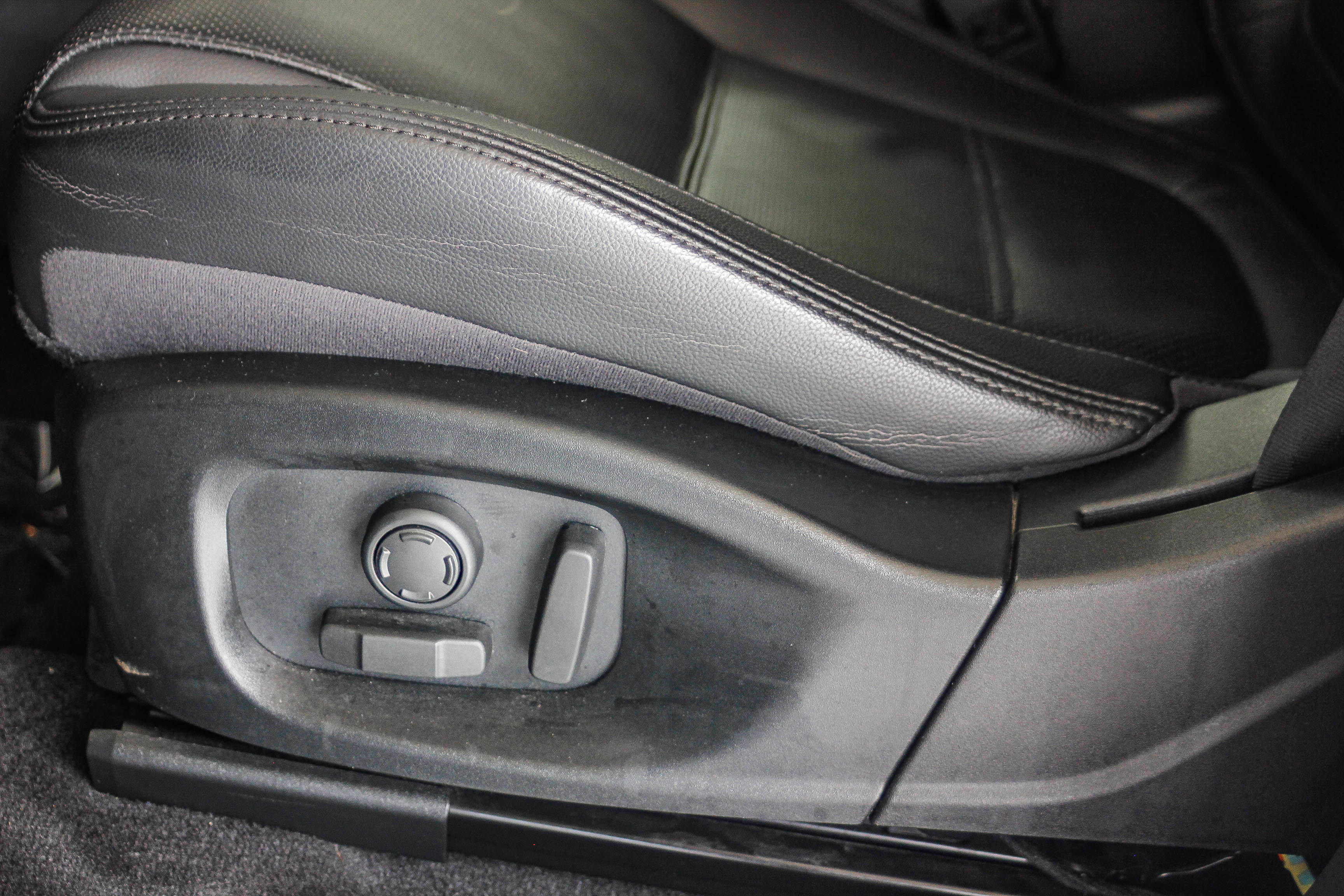 Used 2020 Jaguar E-PACE SE image 22