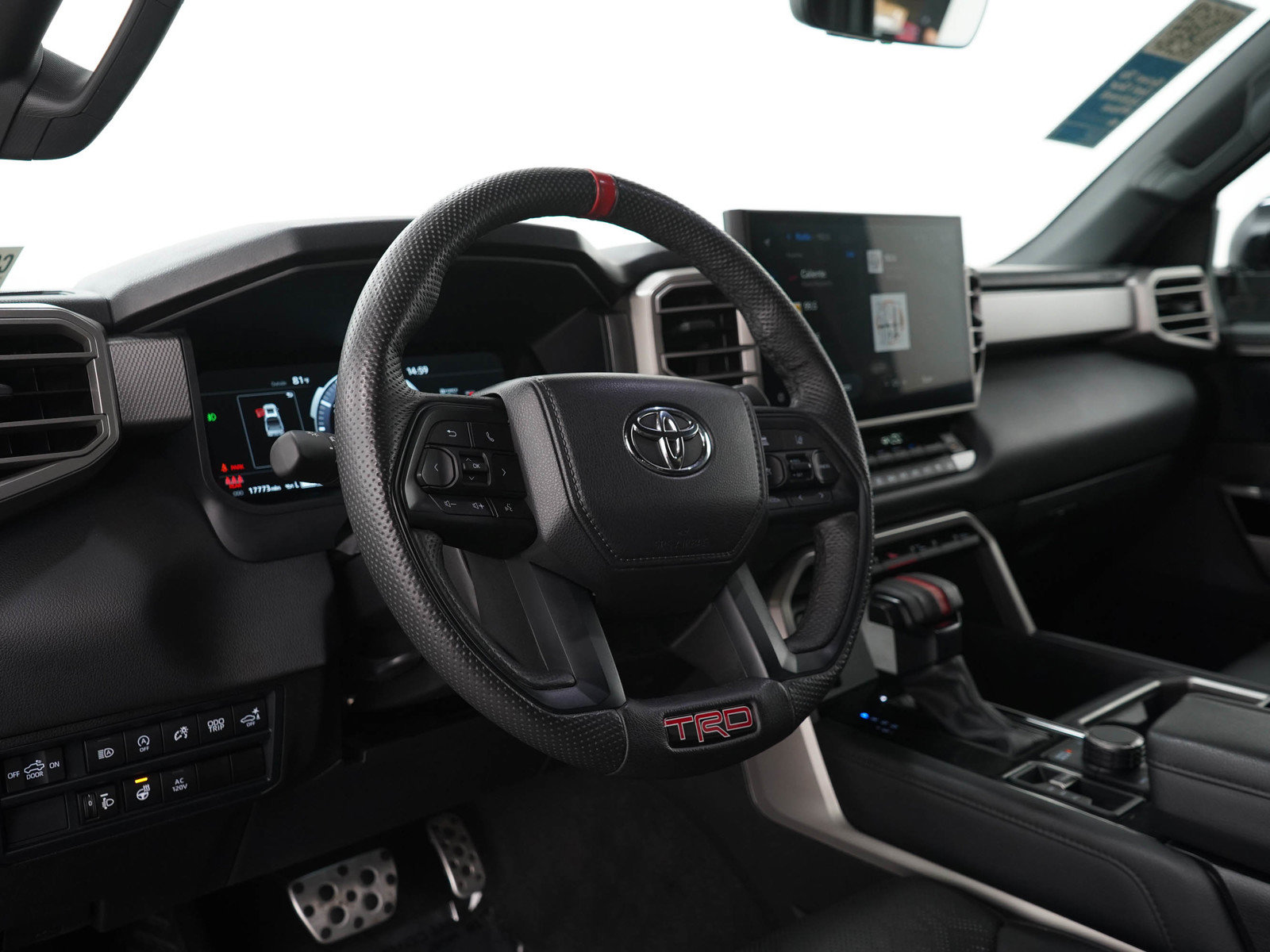 Used 2025 Toyota Tundra Limited AWD/4WD image 25