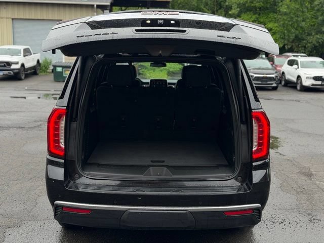 Used 2023 GMC Yukon XL SLT w/ SLT Luxury Package AWD/4WD image 7