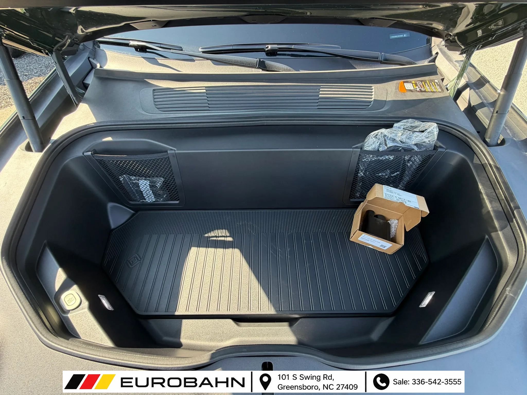 Used 2025 Rivian R1S Adventure Dual AWD/4WD image 35