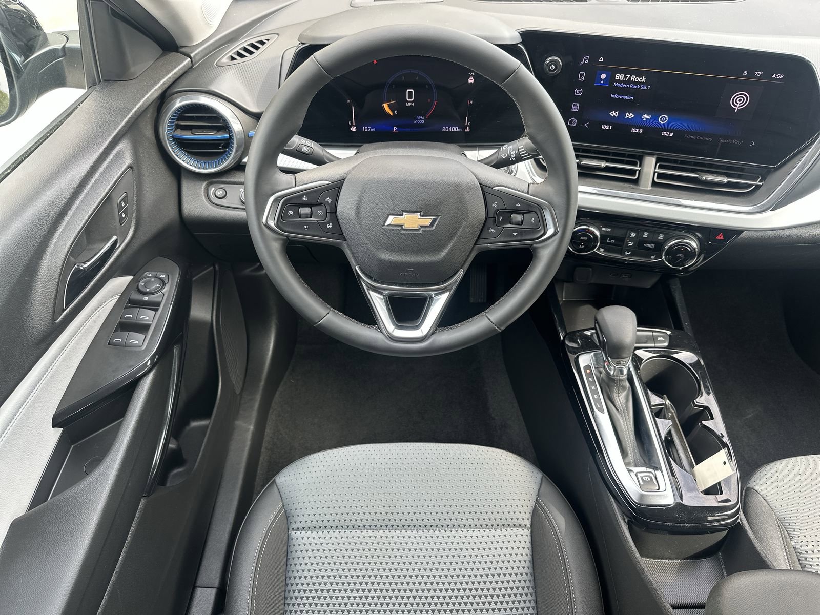 Used 2025 Chevrolet Trax LT w/ LT Convenience Package image 17