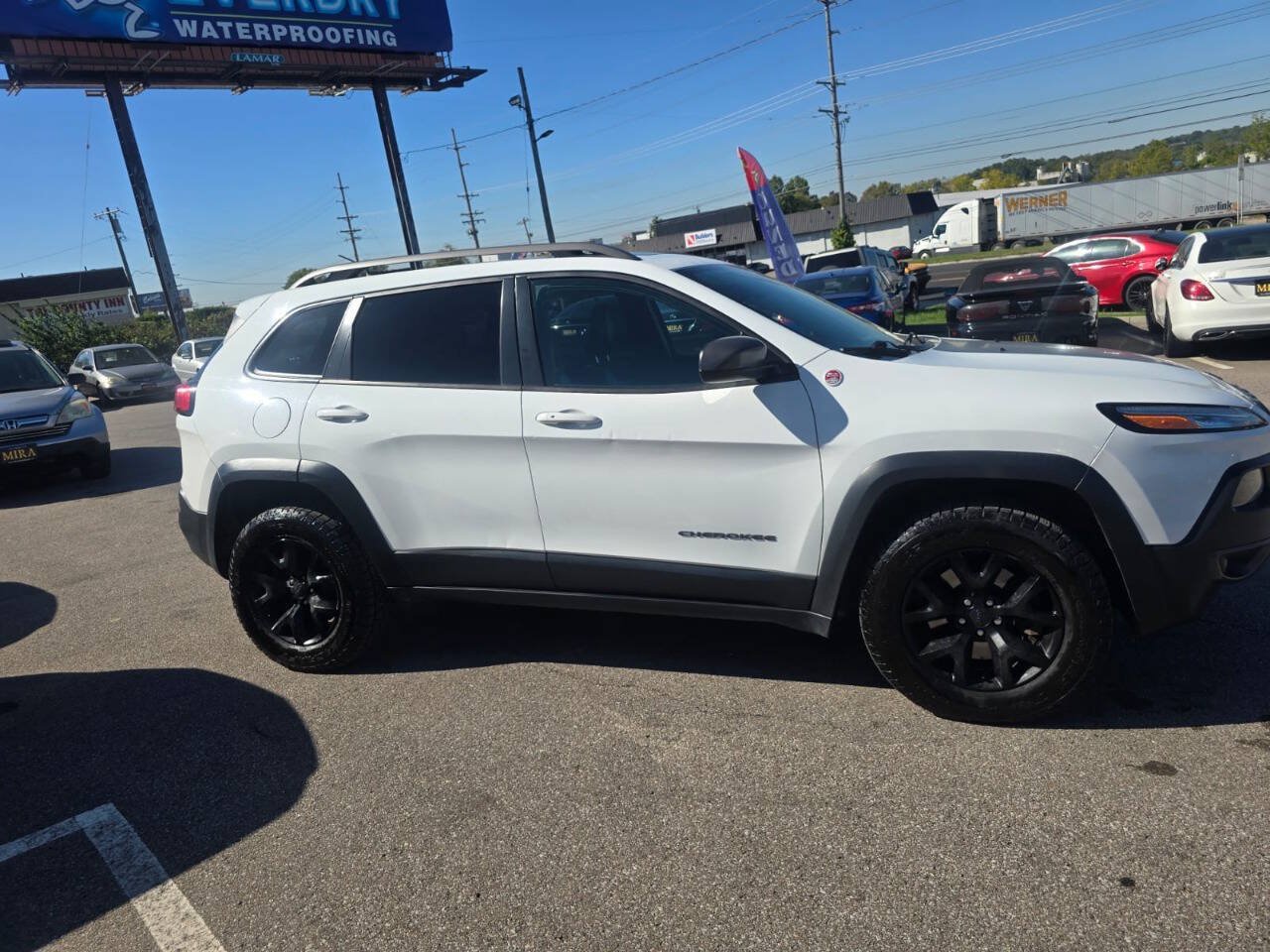 Used 2016 Jeep Cherokee Trailhawk w/ Comfort/Convenience Group AWD/4WD image 59