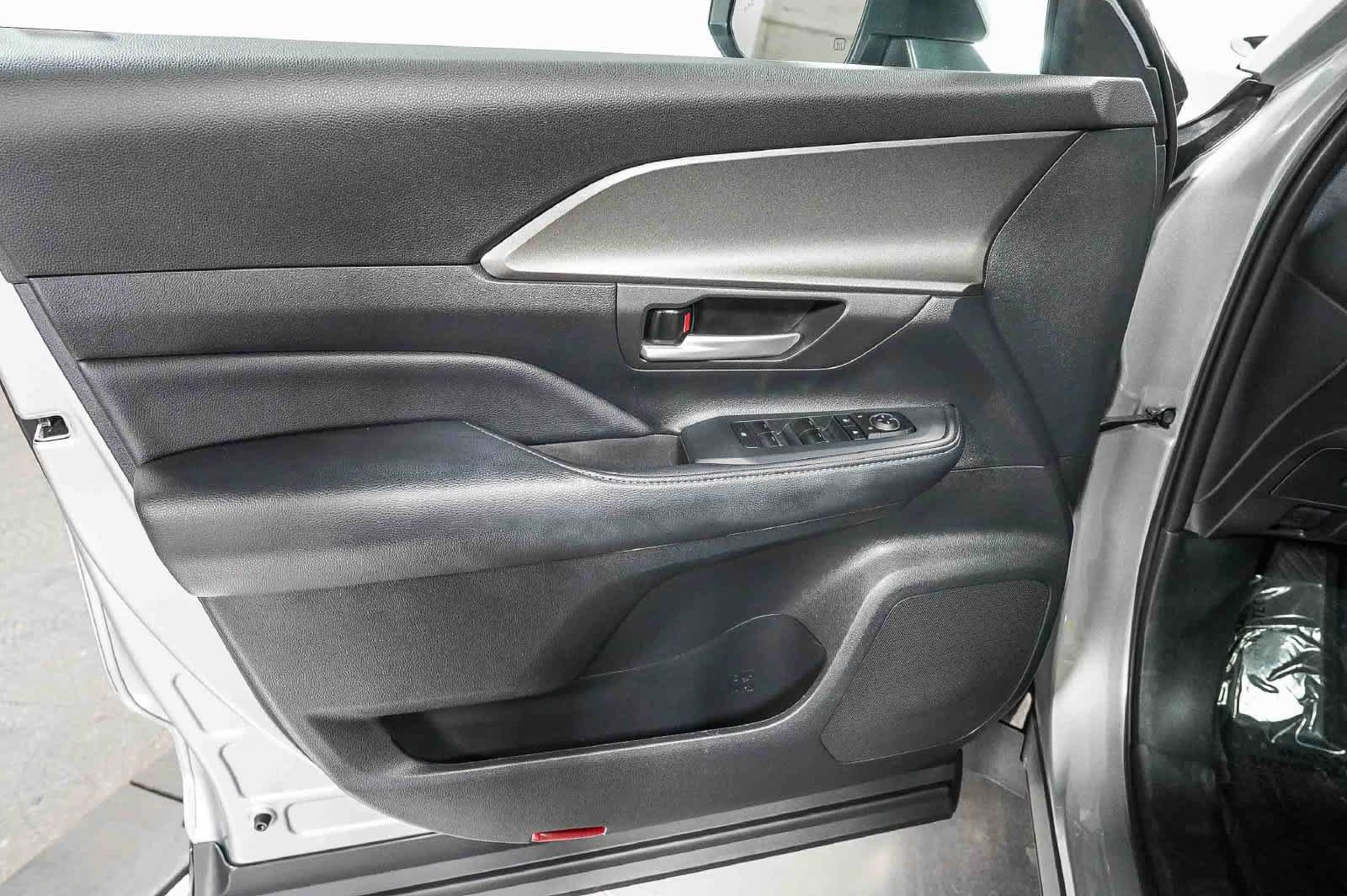 Certified 2025 Toyota Grand Highlander XLE FWD image 23