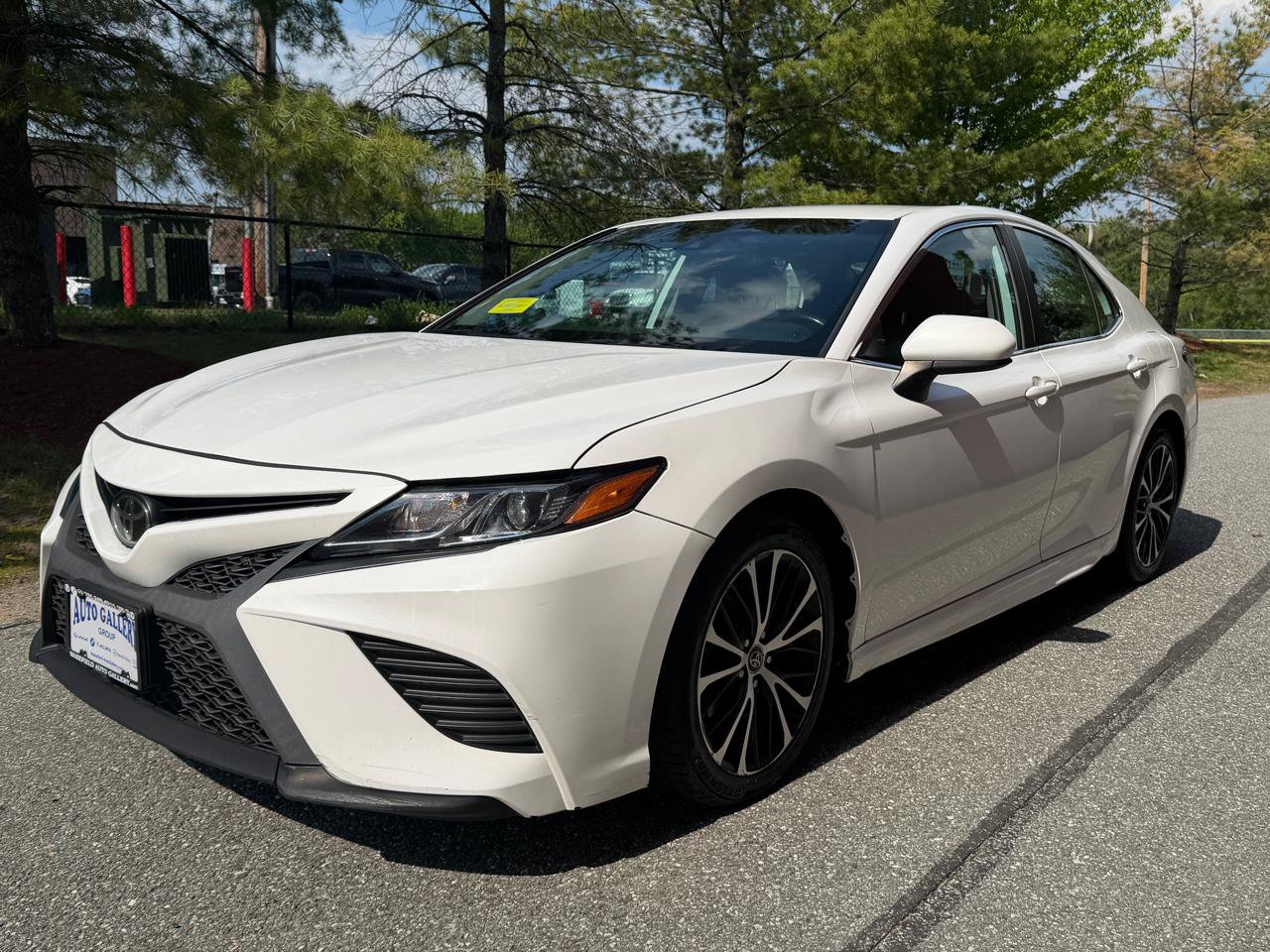 Used 2020 Toyota Camry SE FWD image 3