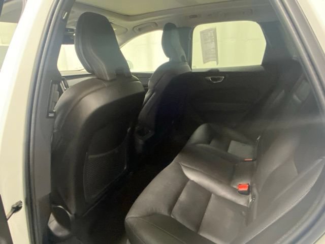 Used 2021 Volvo XC60 T5 Momentum w/ Premium Package AWD/4WD image 13