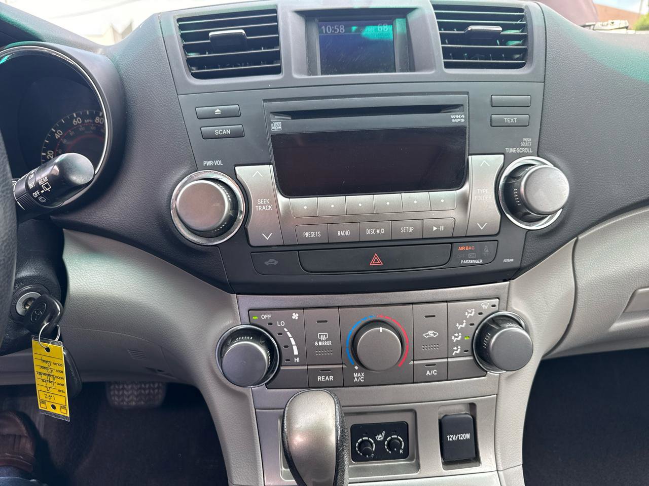 Used 2012 Toyota Highlander SE FWD image 25