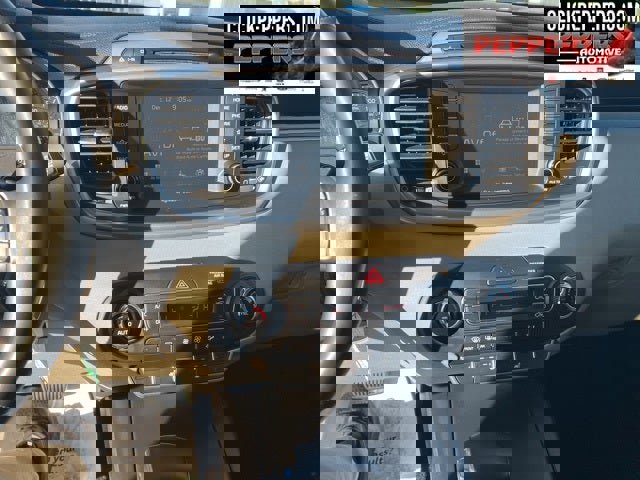 Used 2019 Kia Sorento LX w/ LX Convenience Package image 16